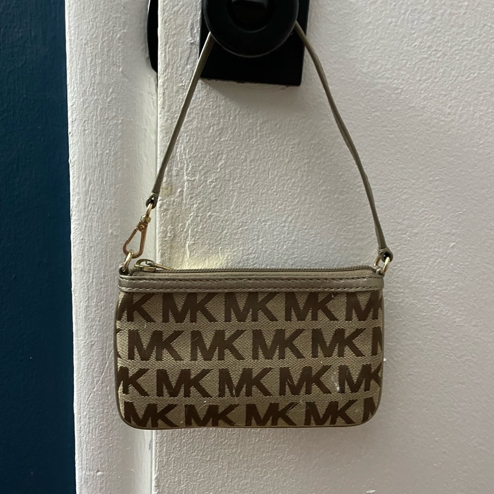 Small Michael Kors wristlet